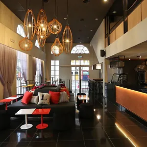 Avenue J Hotel, Market Hotel